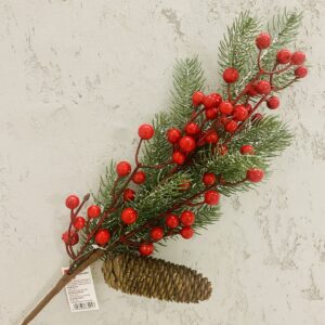 Fenyőág csipkebogyóval