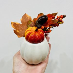 Apró, bájos asztaldísz