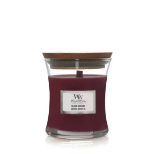 WOODWICK® BLACK CHERRY KÖZEPES ÜVEGGYERTYA 275 G